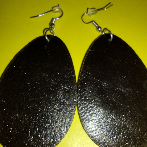 Paparazzi Earrings - Large Black Leather Dangled Earrings with a Flower Carving - Picture 9 of 9
